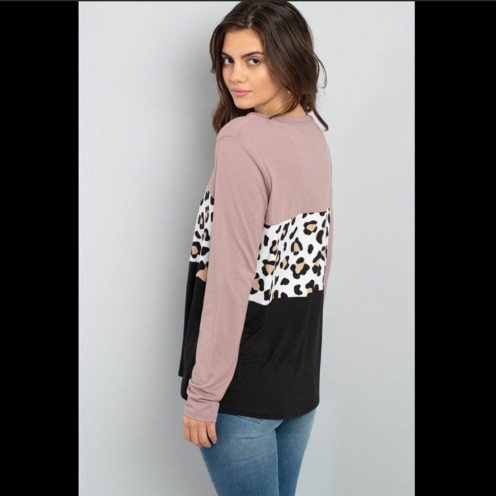 Super Soft Leopard Contrast Print Long Sleeve Size Large —#094 - Picture 4 of 4